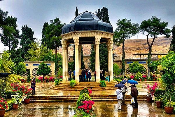 حافظ  شاعری دگراندیش در زمان خود 